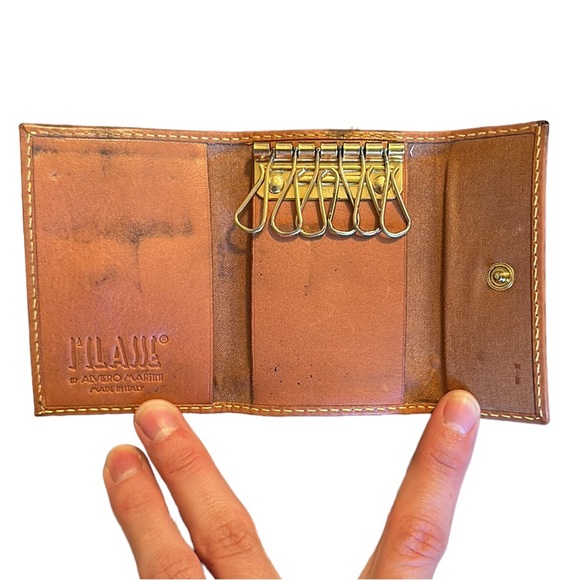 Alviero Martini Geo Classic Key Holder - Picture 3 of 8